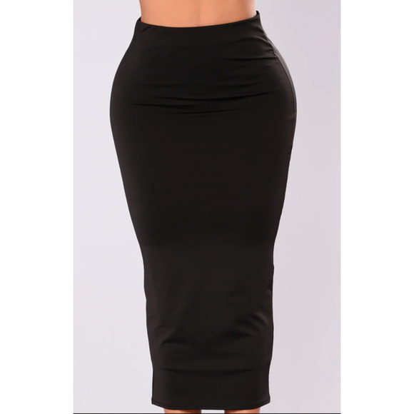 Fashion Nova Classic Black Olive Oil II Pull-On Bodycon Skirt Medium NEW NWT - Picture 2 of 9